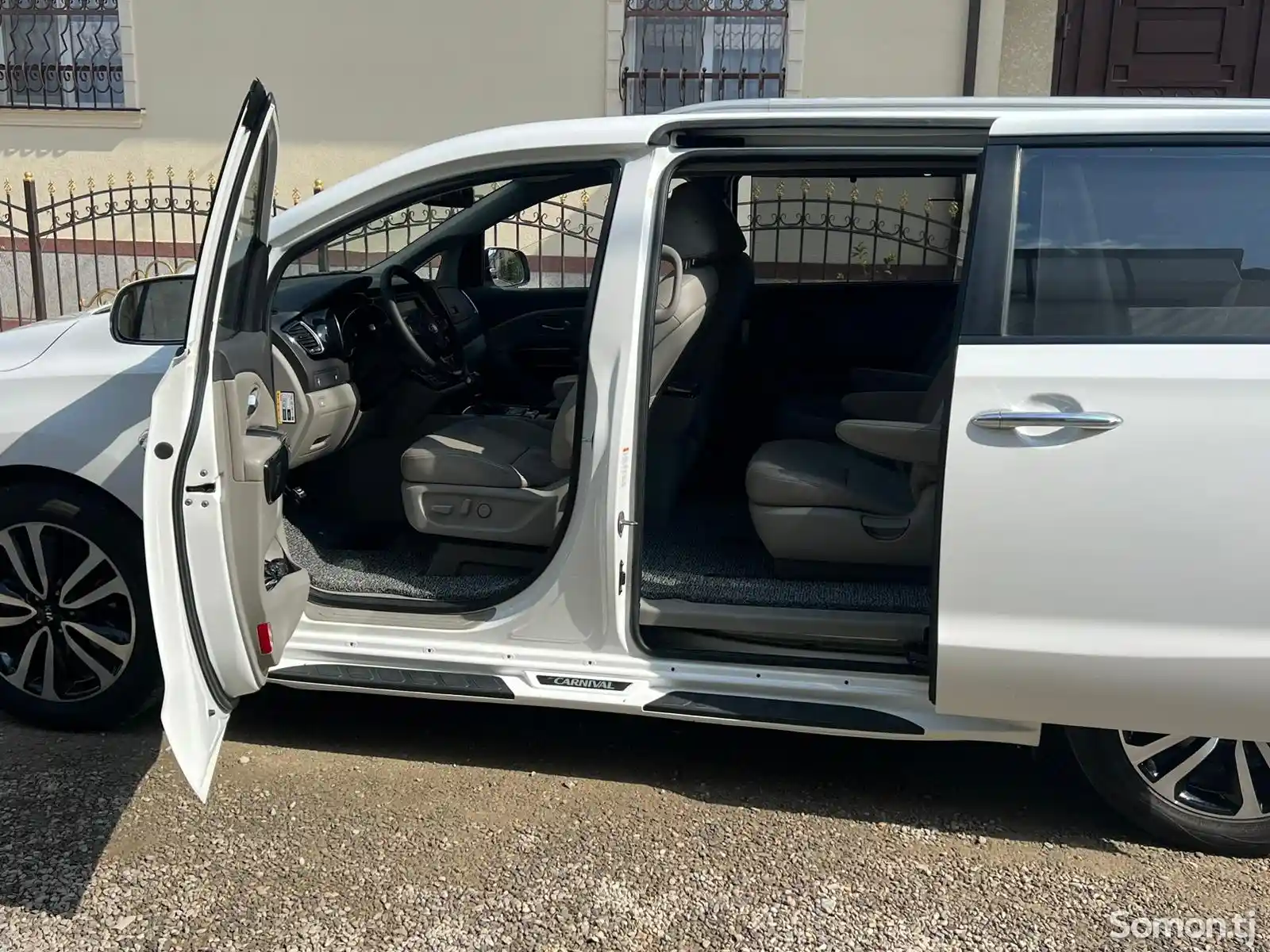 Kia Carnival, 2015-12