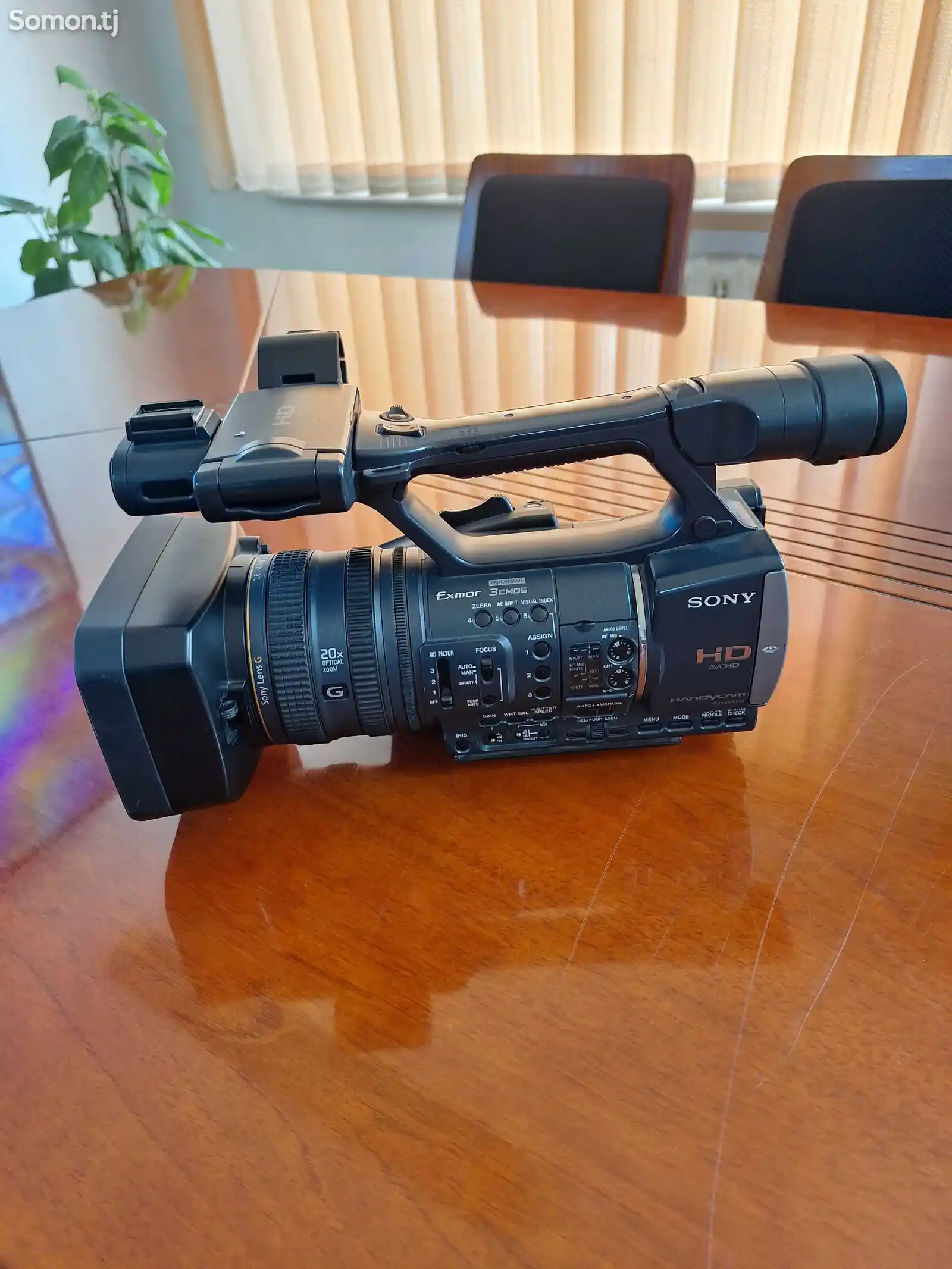Видеокамера Sony HDR-AX2000-2