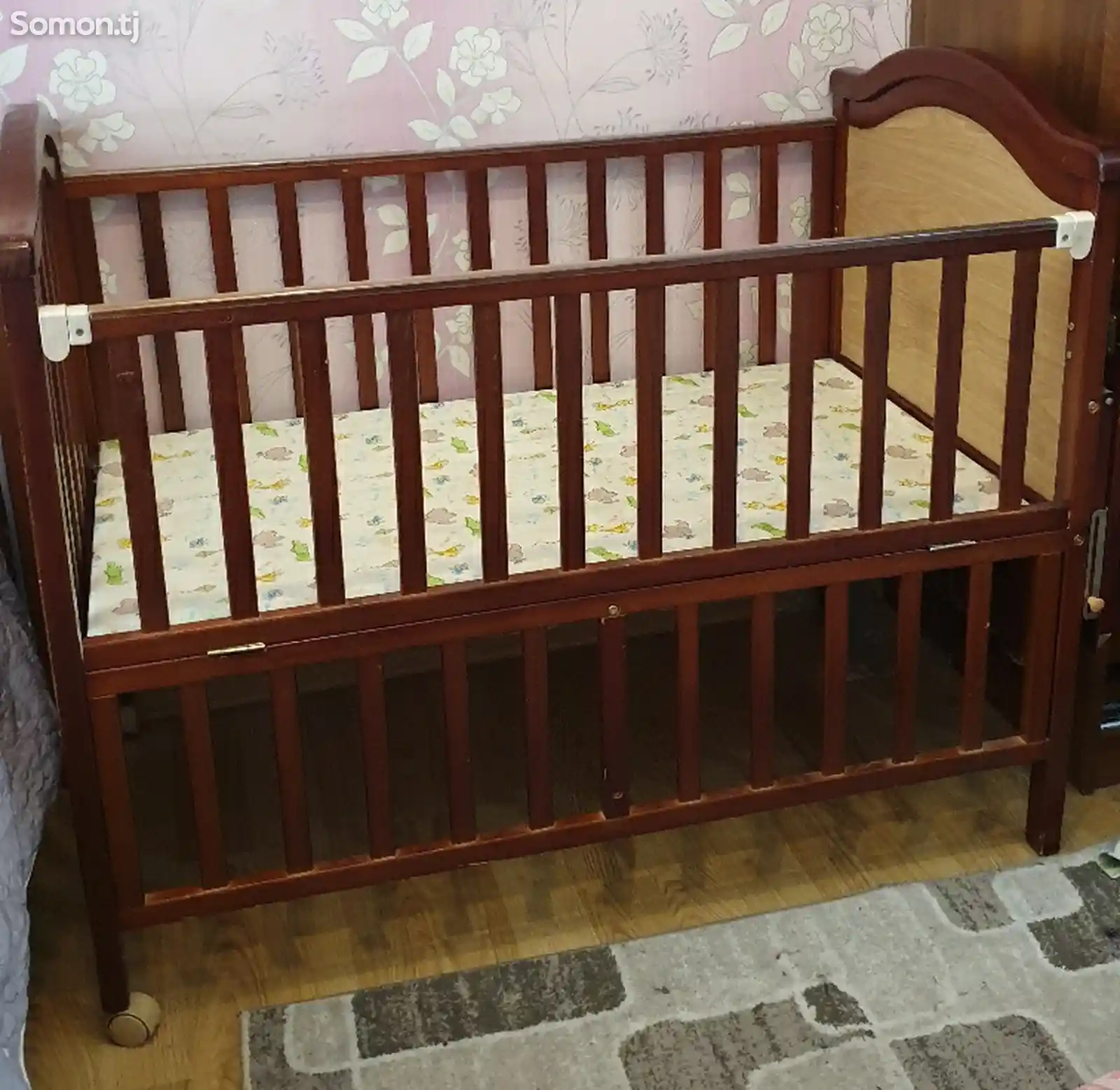 Детская кроватка с матрасом-1