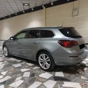 Opel Astra J, 2011