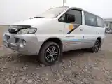 Hyundai Starex, 2000-2