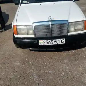 Mercedes-Benz W124, 1987