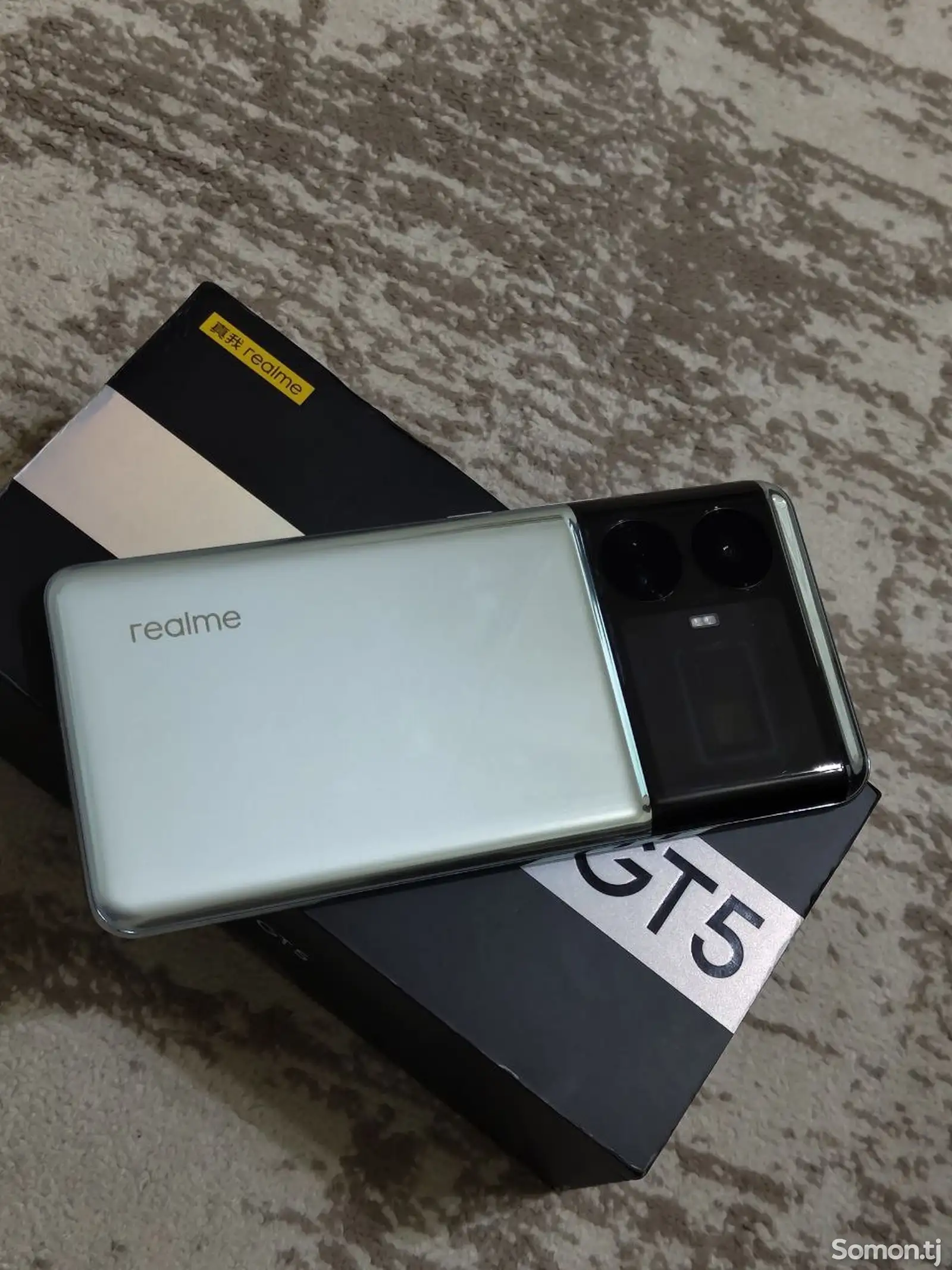 Realme GT5-1