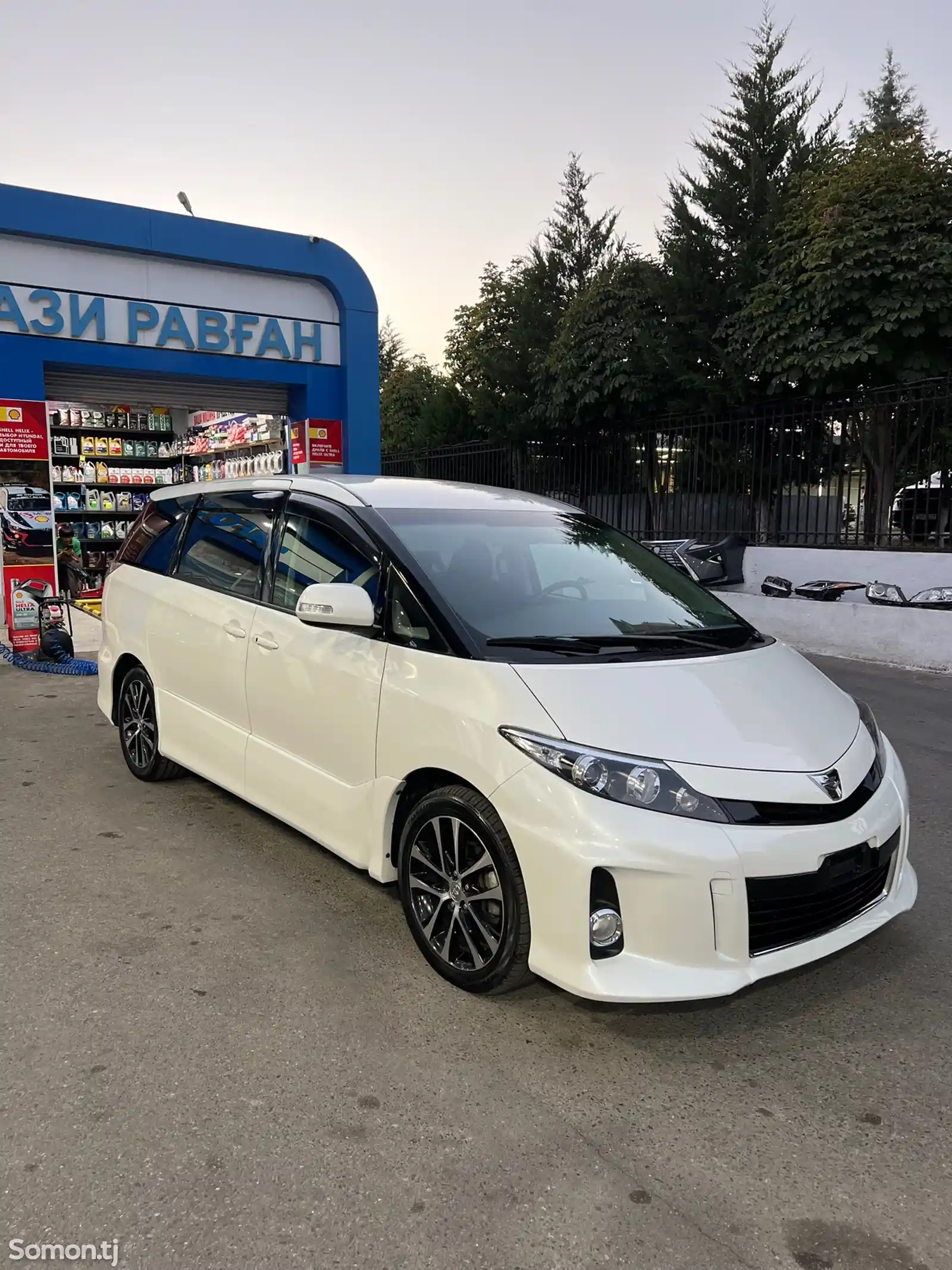 Toyota Estima, 2014-1