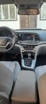 Hyundai Elantra, 2017-3