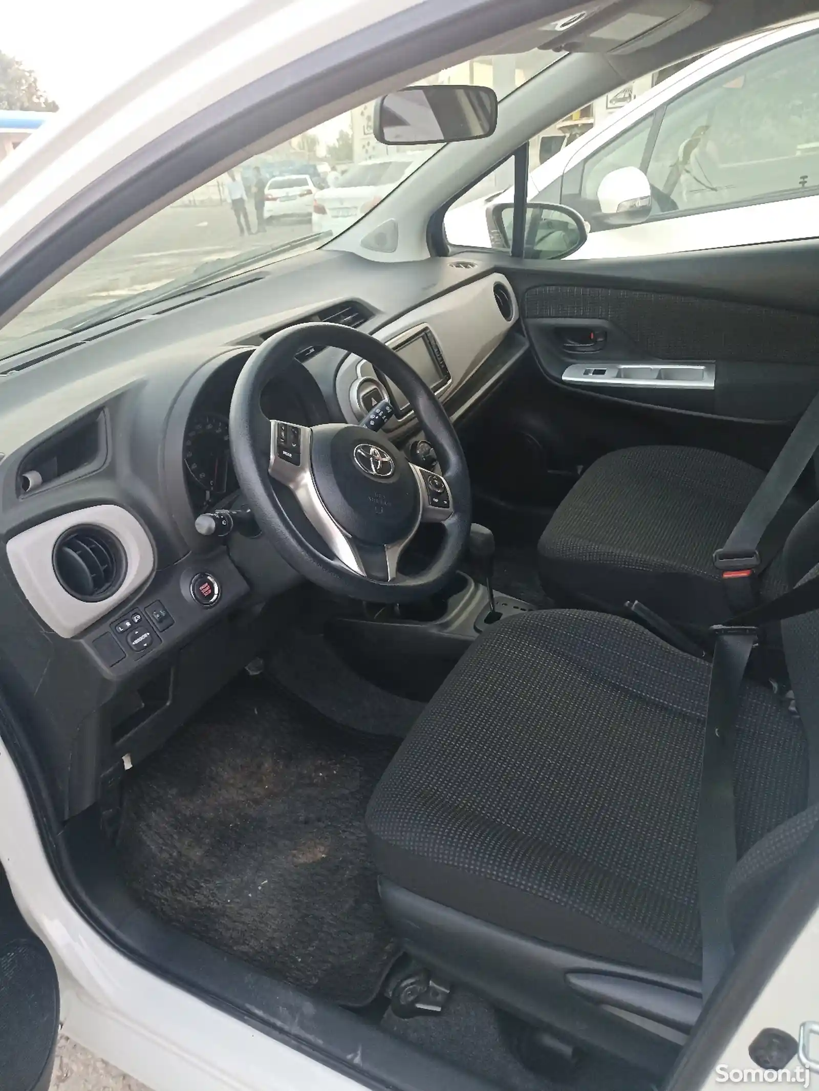 Toyota Vitz, 2015-5