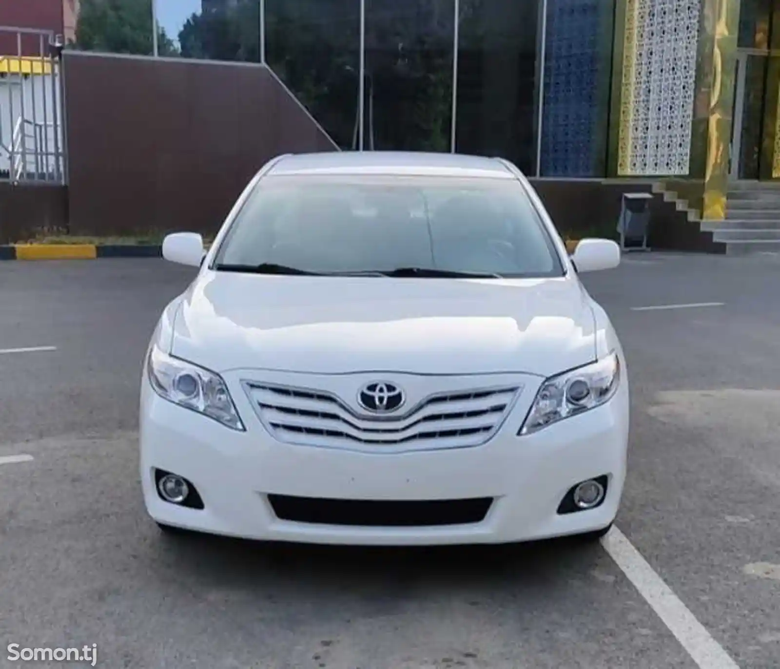 Лобовое стекло от Toyota Camry 2