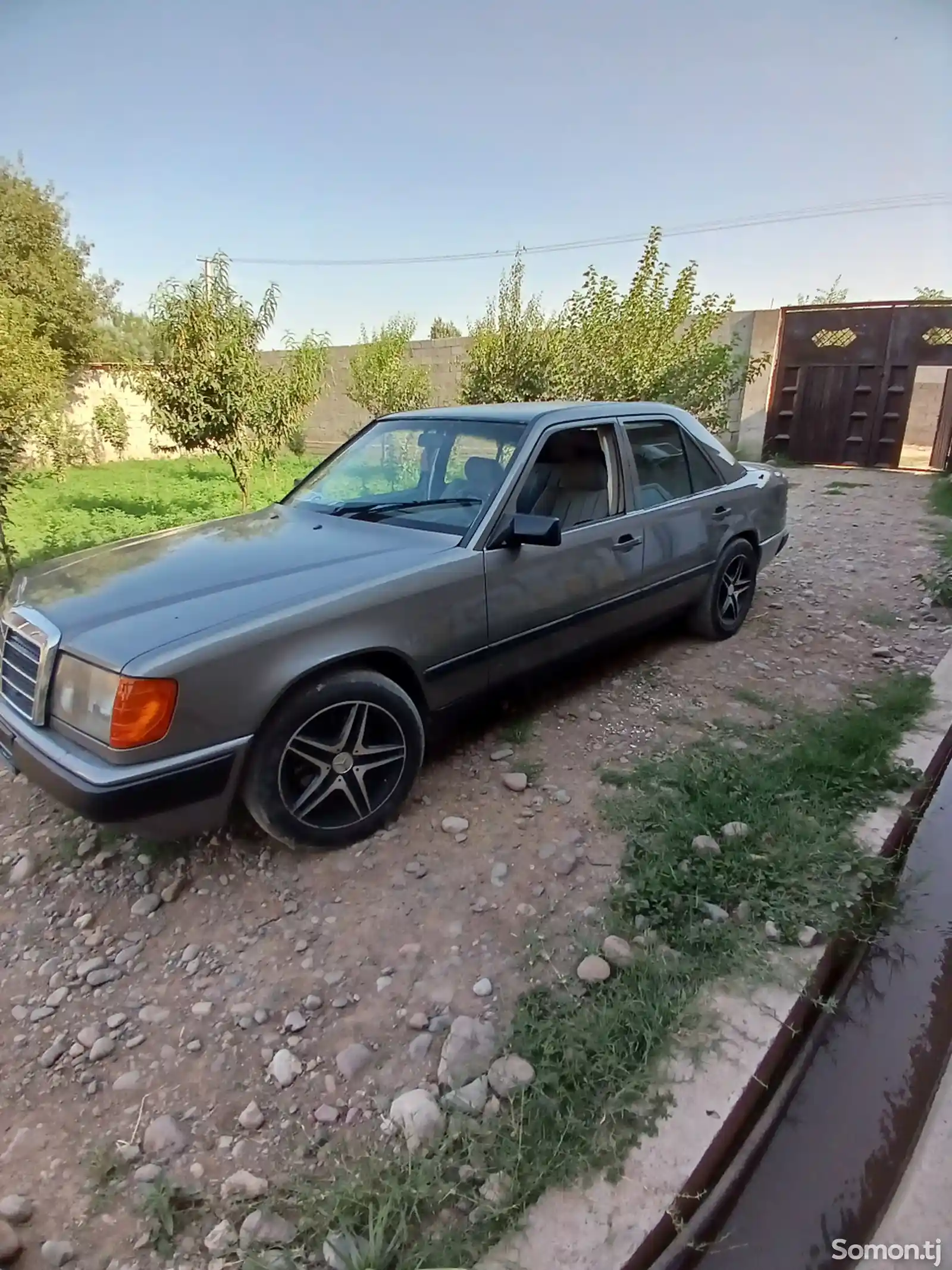 Mercedes-Benz W124, 1988-4