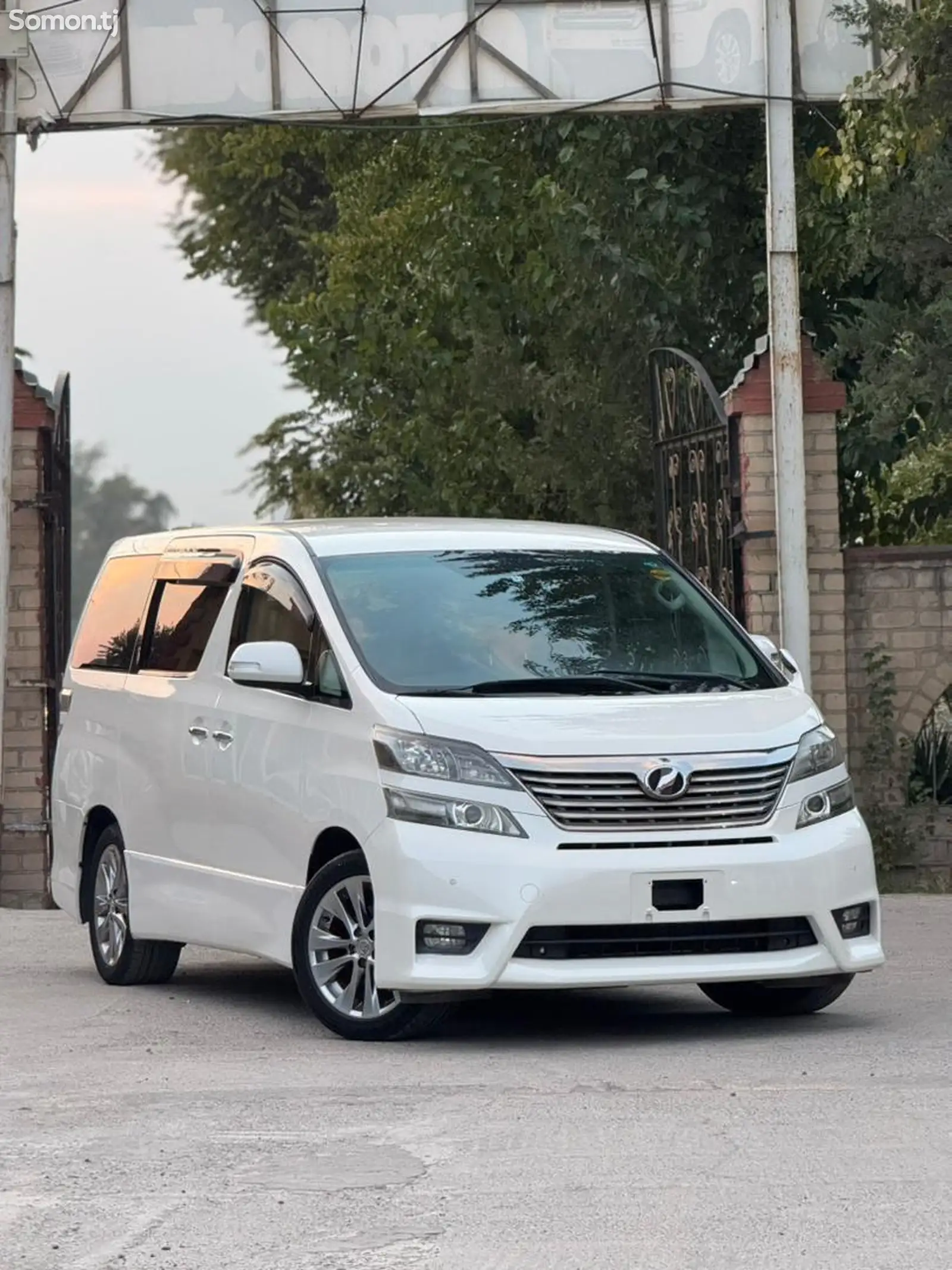 Toyota Vellfire, 2014-2