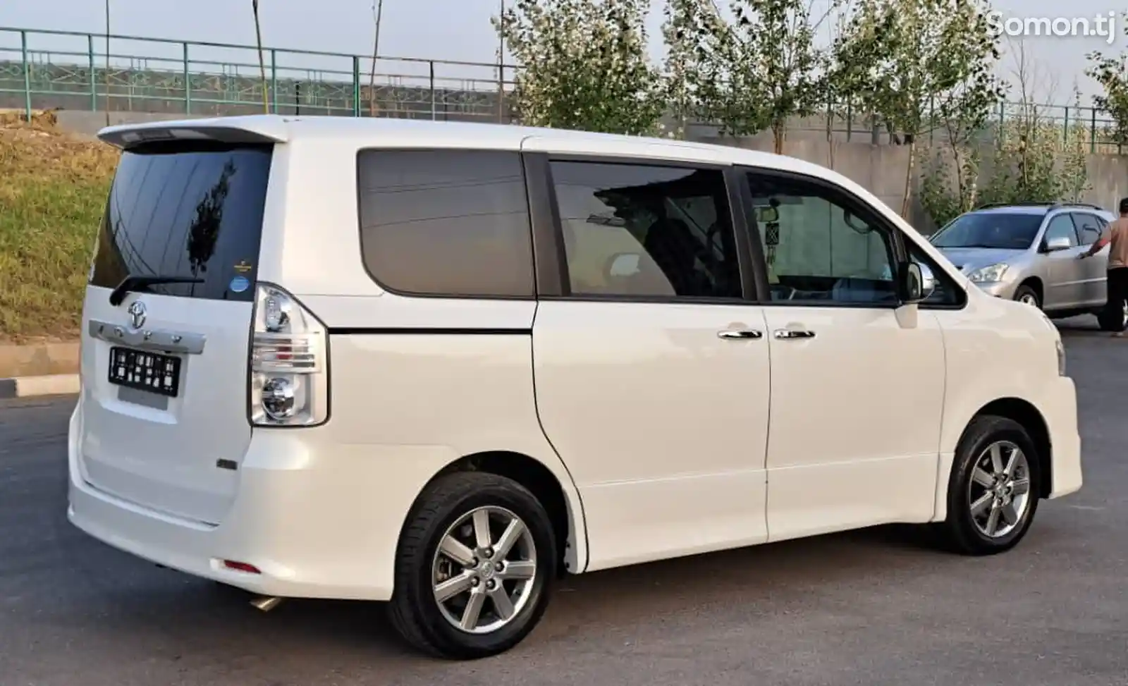 Toyota Voxy, 2008-3