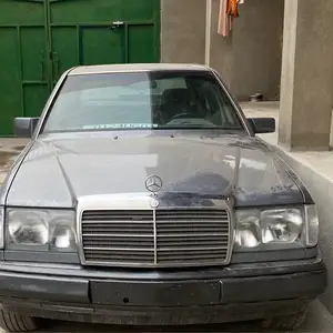 Mercedes-Benz W124, 1990