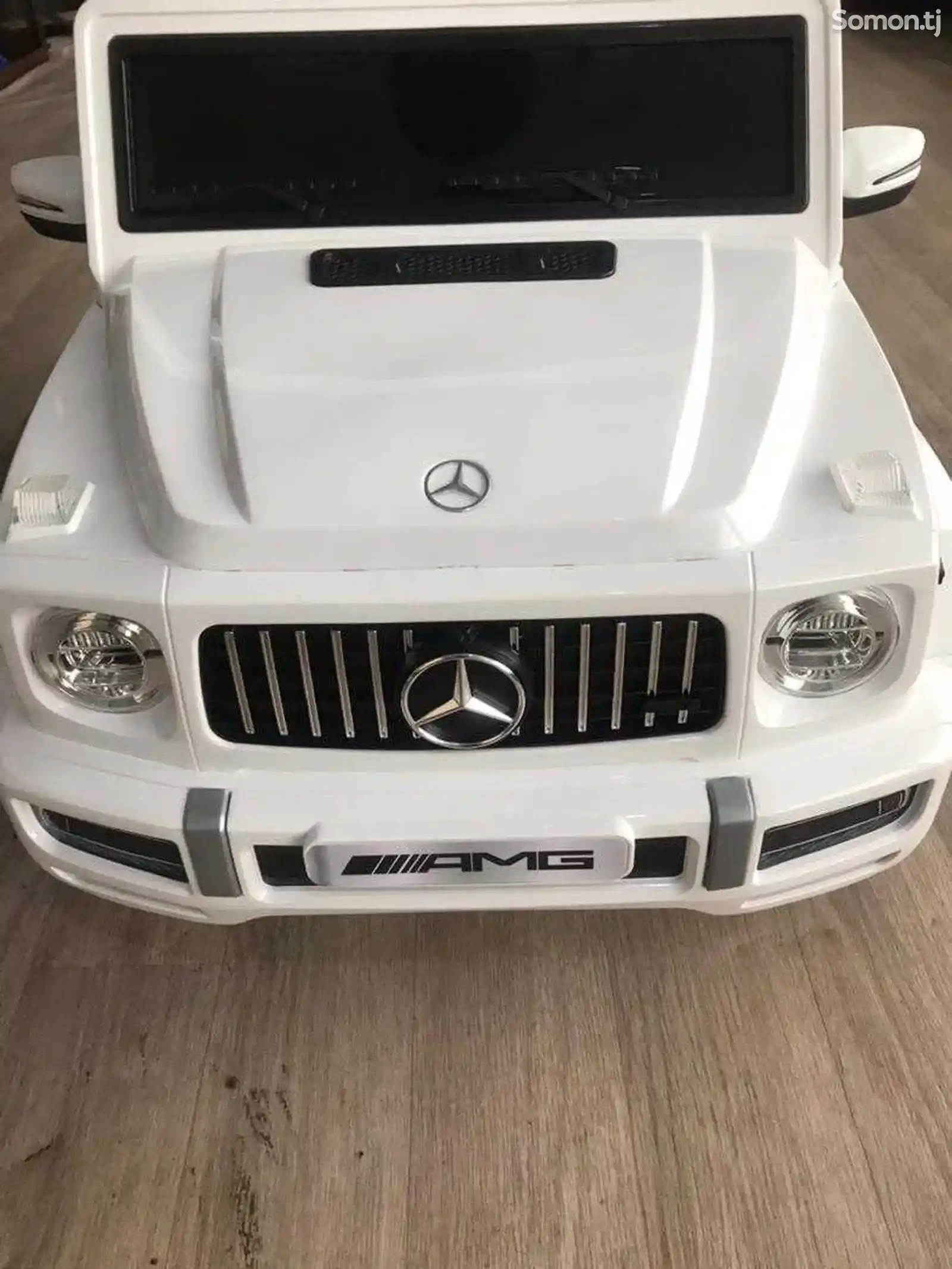 Машинка Mercedes AMG-2