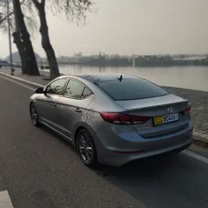 Hyundai Elantra, 2017