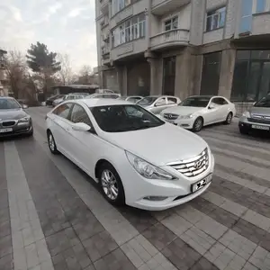 Hyundai Sonata, 2010