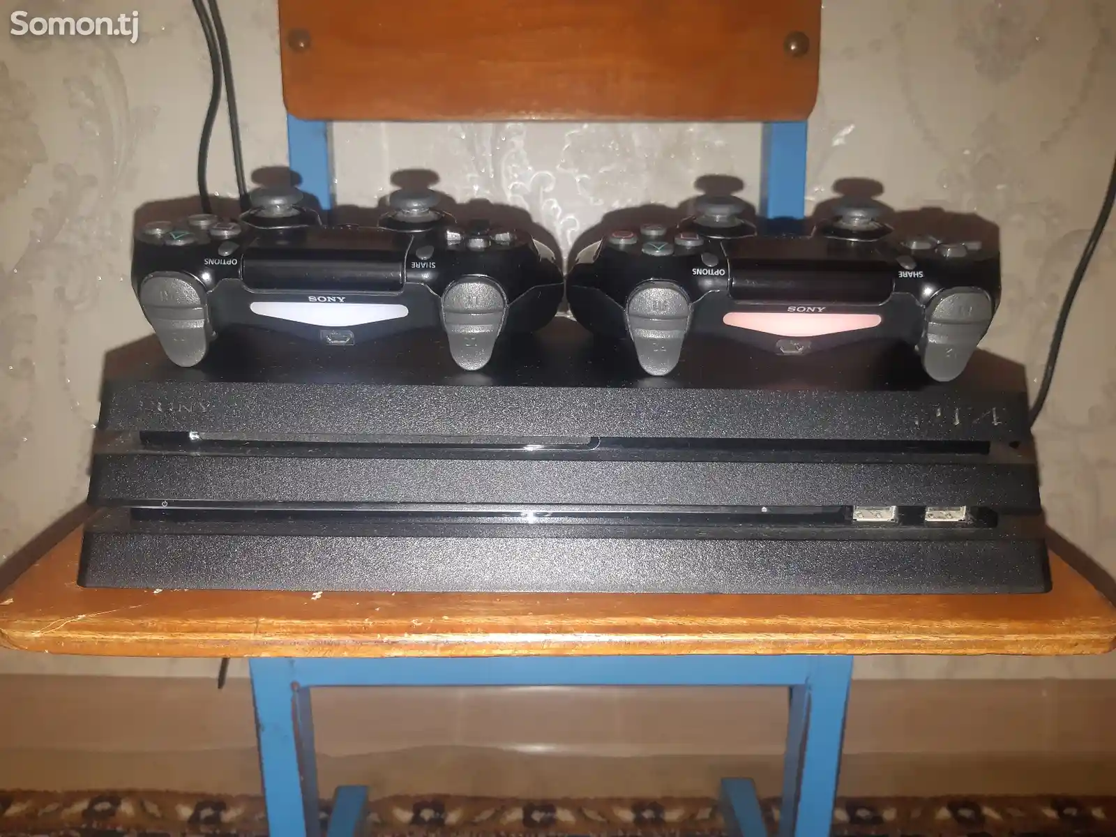 Игровая приставка Sony Playstation 4 pro-4