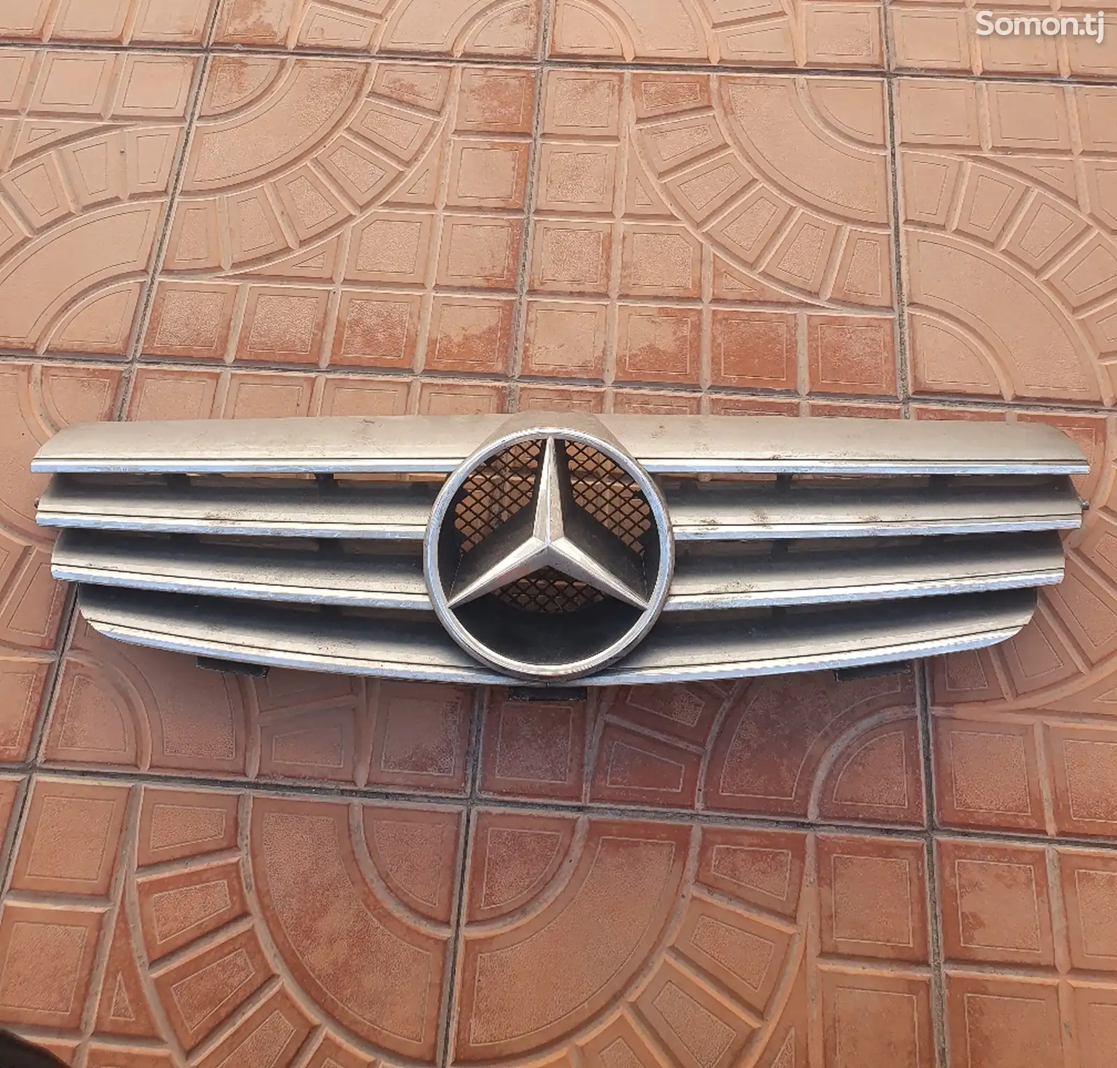 Решетка радиатора от Mercedes W209-1