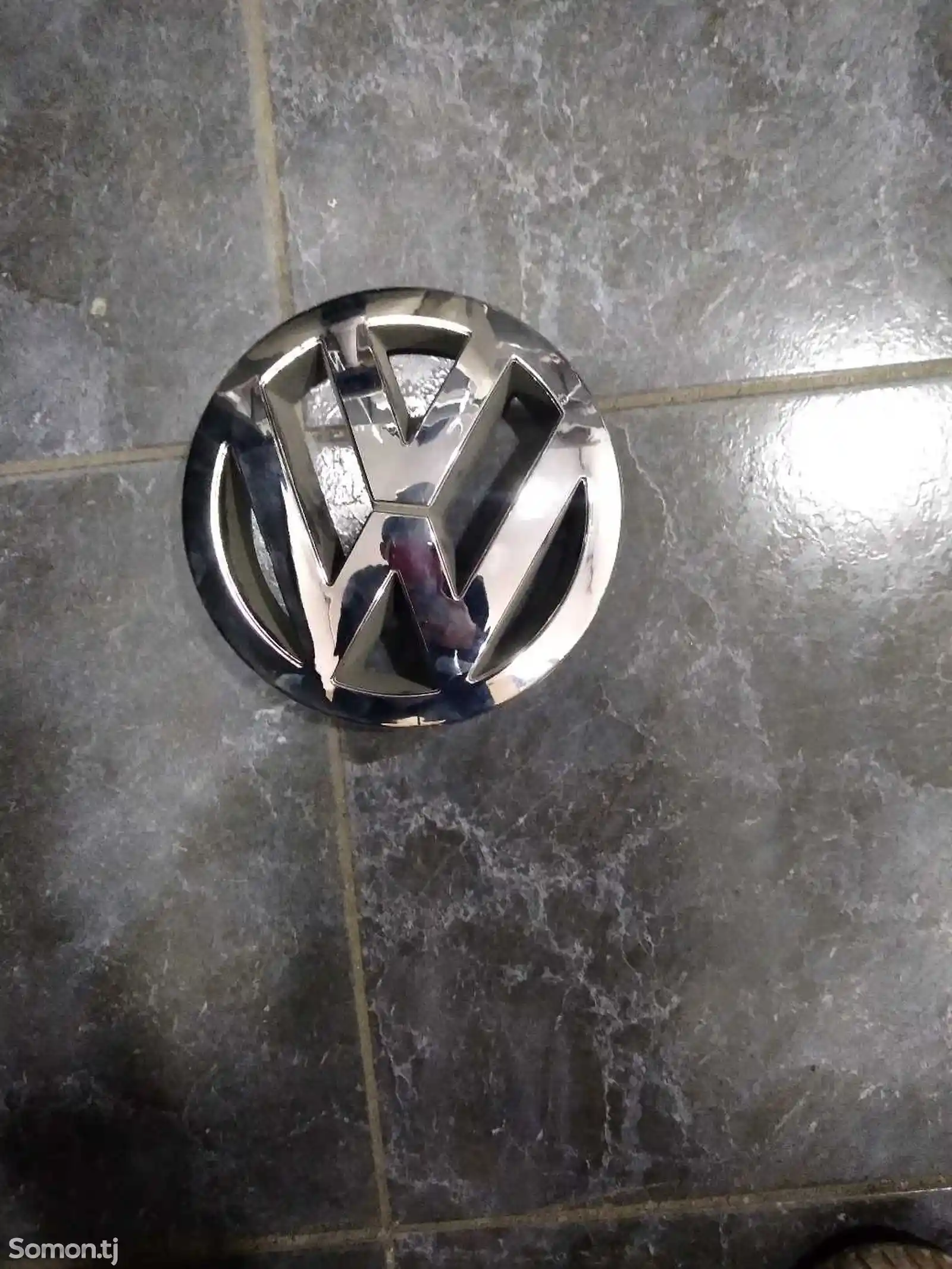 Эмблема на решетку радиатора Volkswagen-3