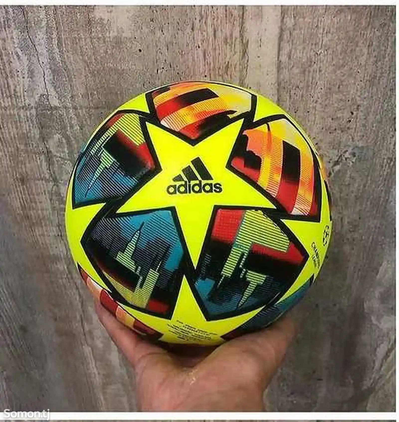 Футбольный мяч Адидас
