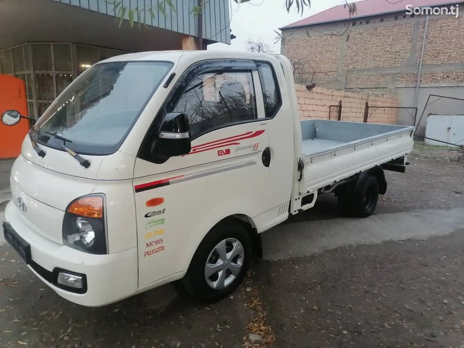 Бортовой автомобиль Hyundai Porter, 2016-1