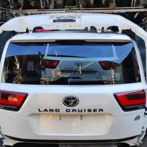 Задняя часть кузова от Toyota Land Cruiser 300