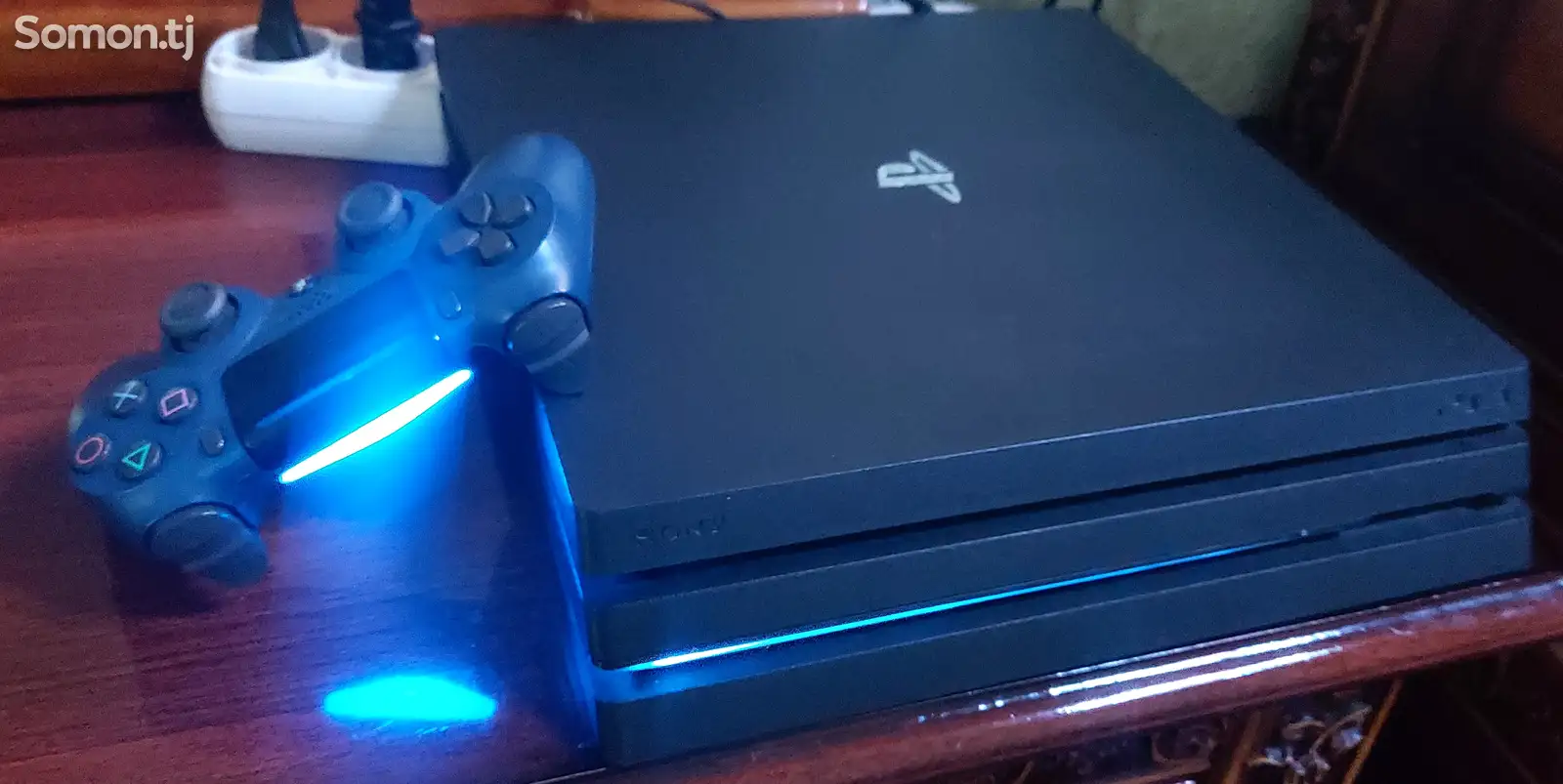 Игровая приставка PS4 Pro-1