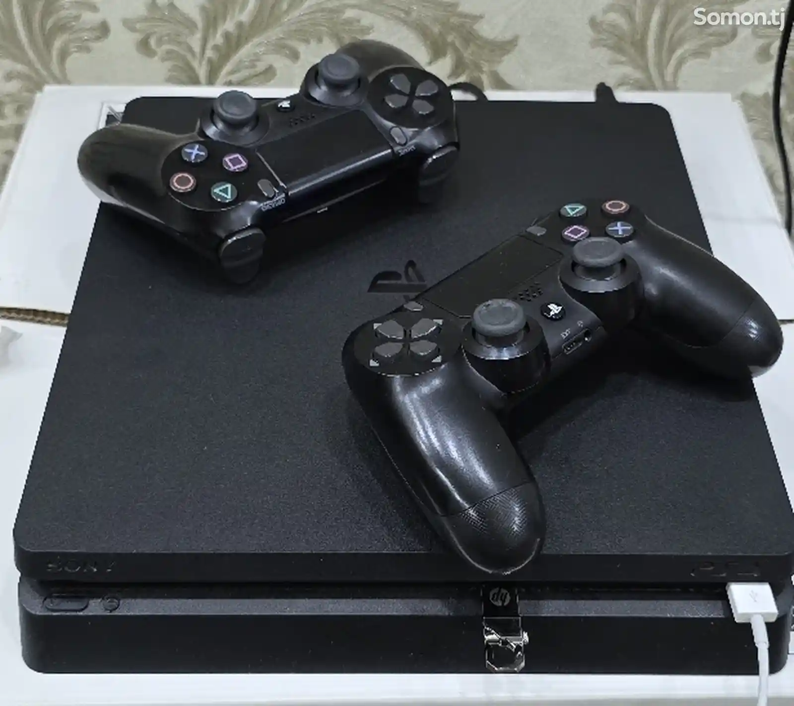 Игровая приставка Sony PlayStation 4 Slim-1