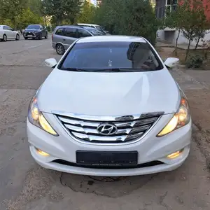 Hyundai Sonata, 2011