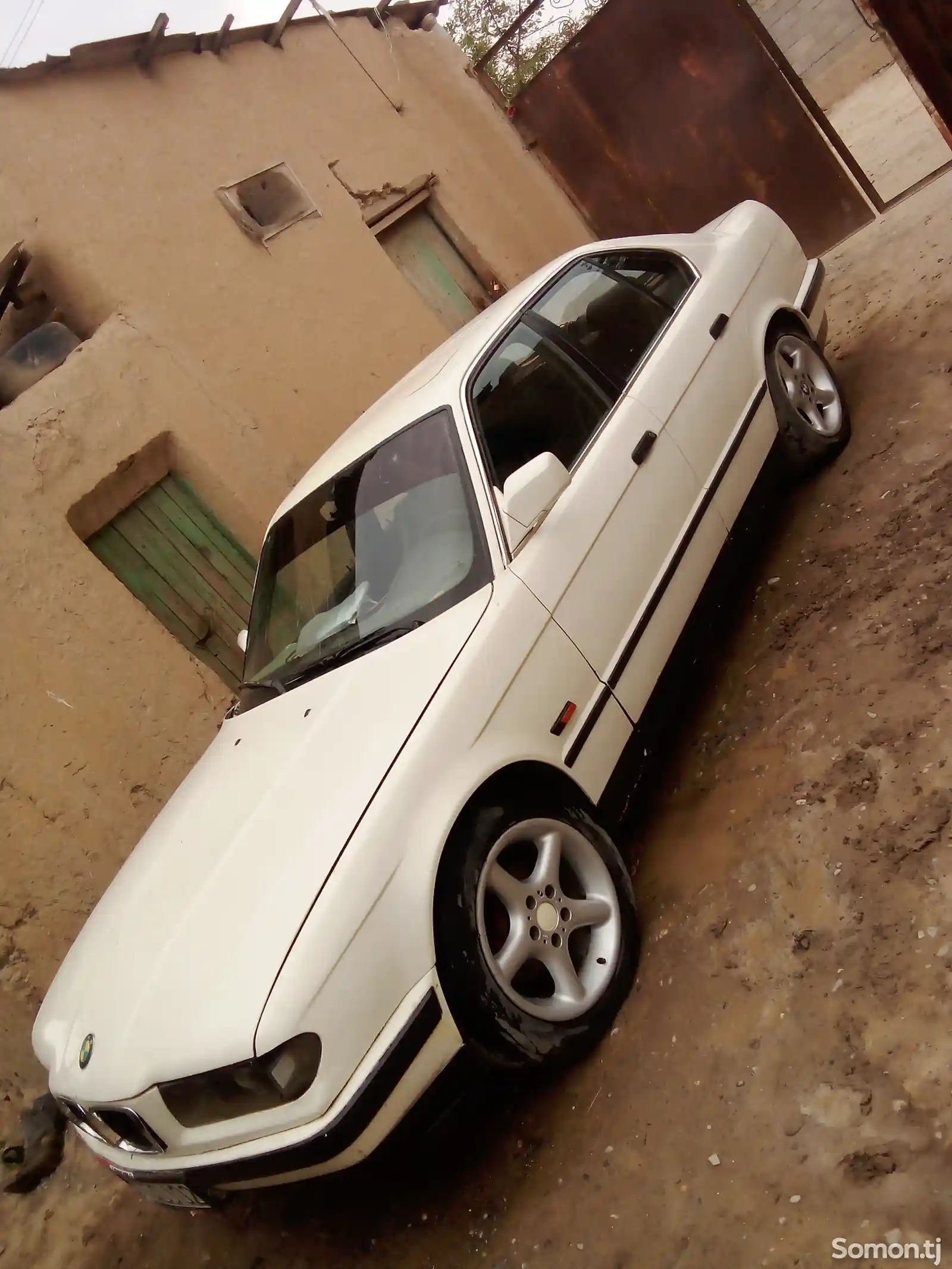 BMW M5, 1990-1