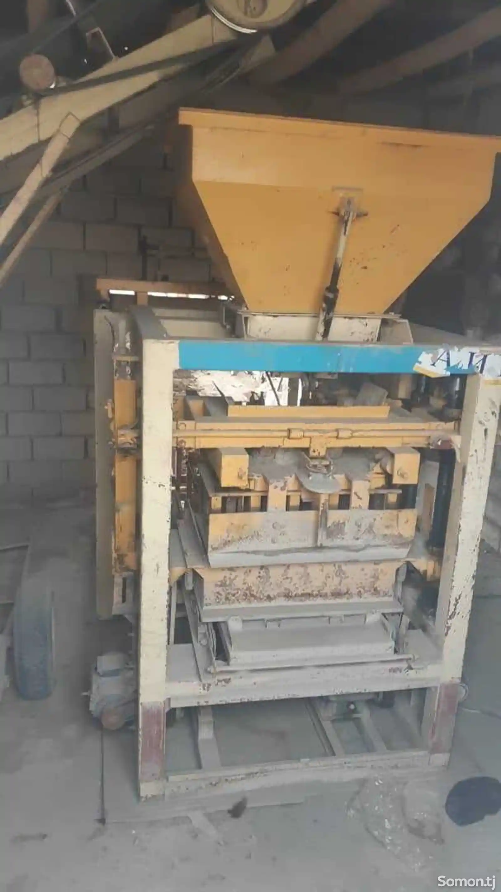 Аппарат для производства цементного блока-4