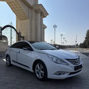 Hyundai Sonata, 2011