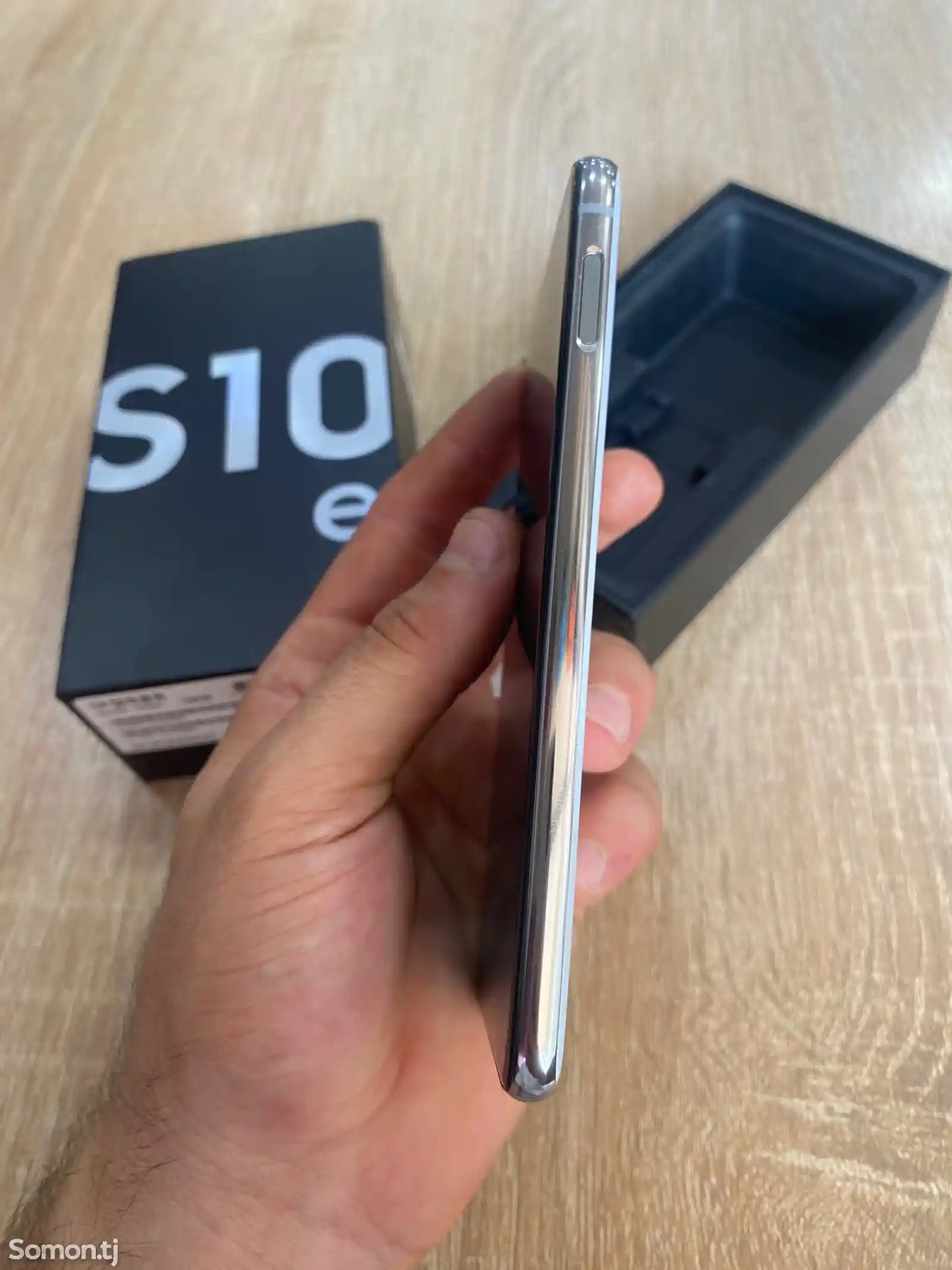 Samsung Galaxy S10e-2