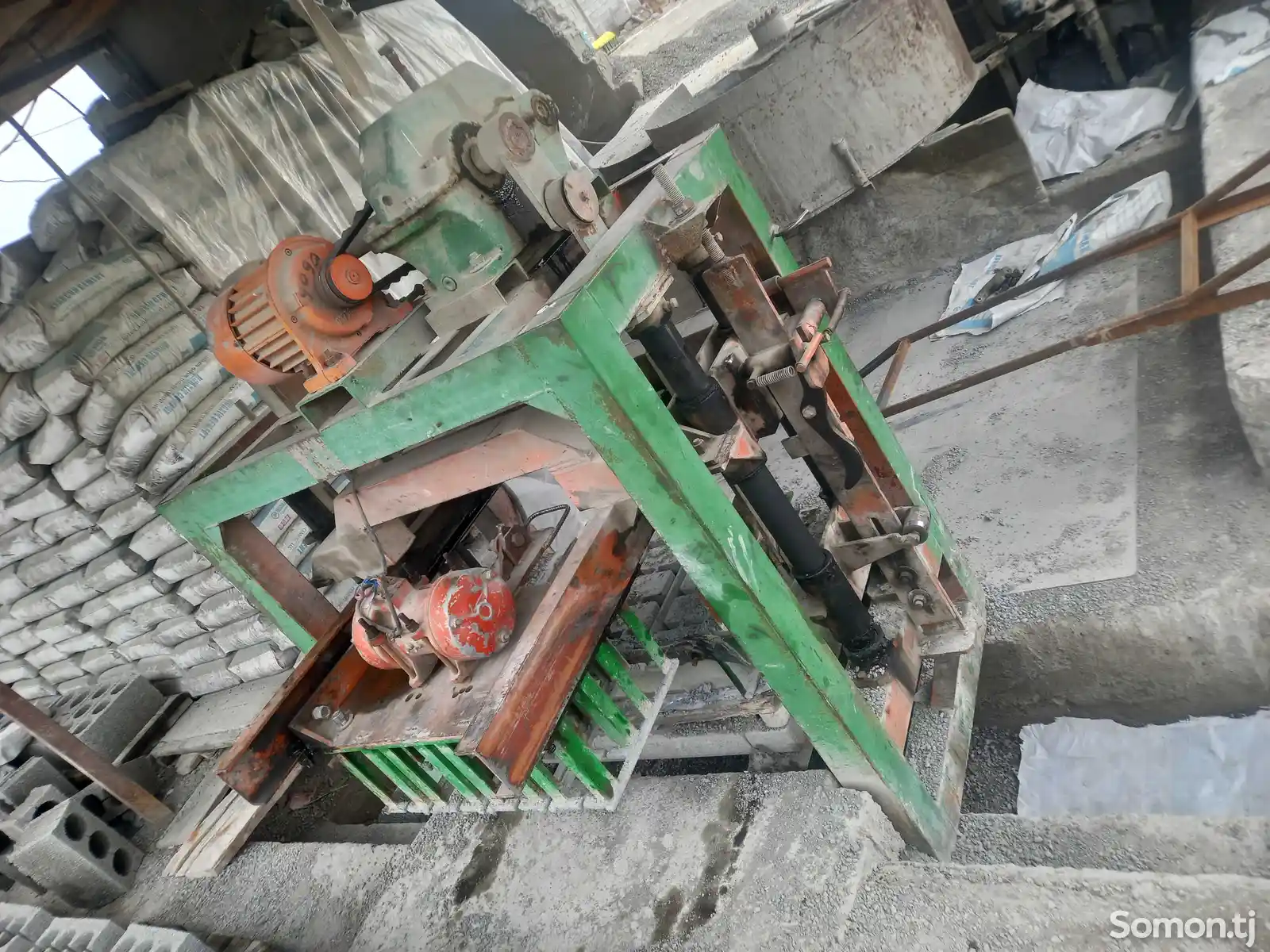 Аппарат для производство цементблоков-2