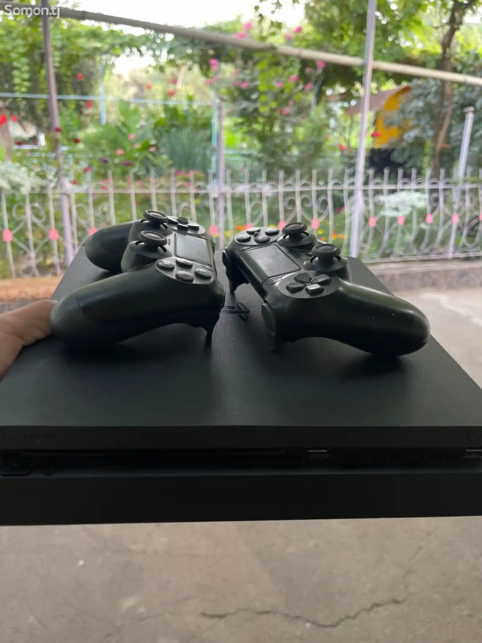 Игровая приставка Sony PlayStation 4-slim-1