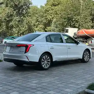 Hongqi E-QM5, 2024