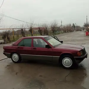 Mercedes-Benz W124, 1986