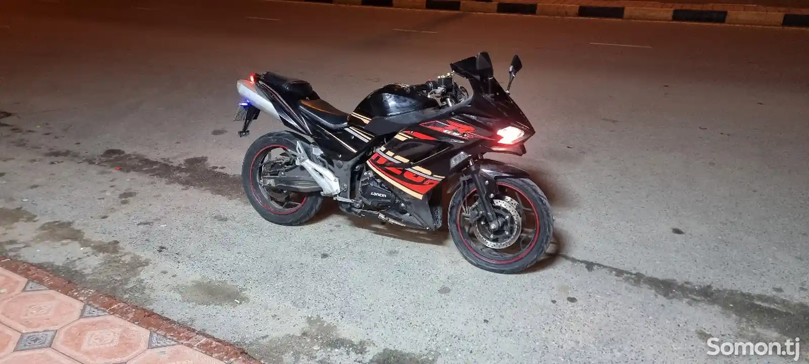 Мотоцикл Super sport 250c³ куб-4