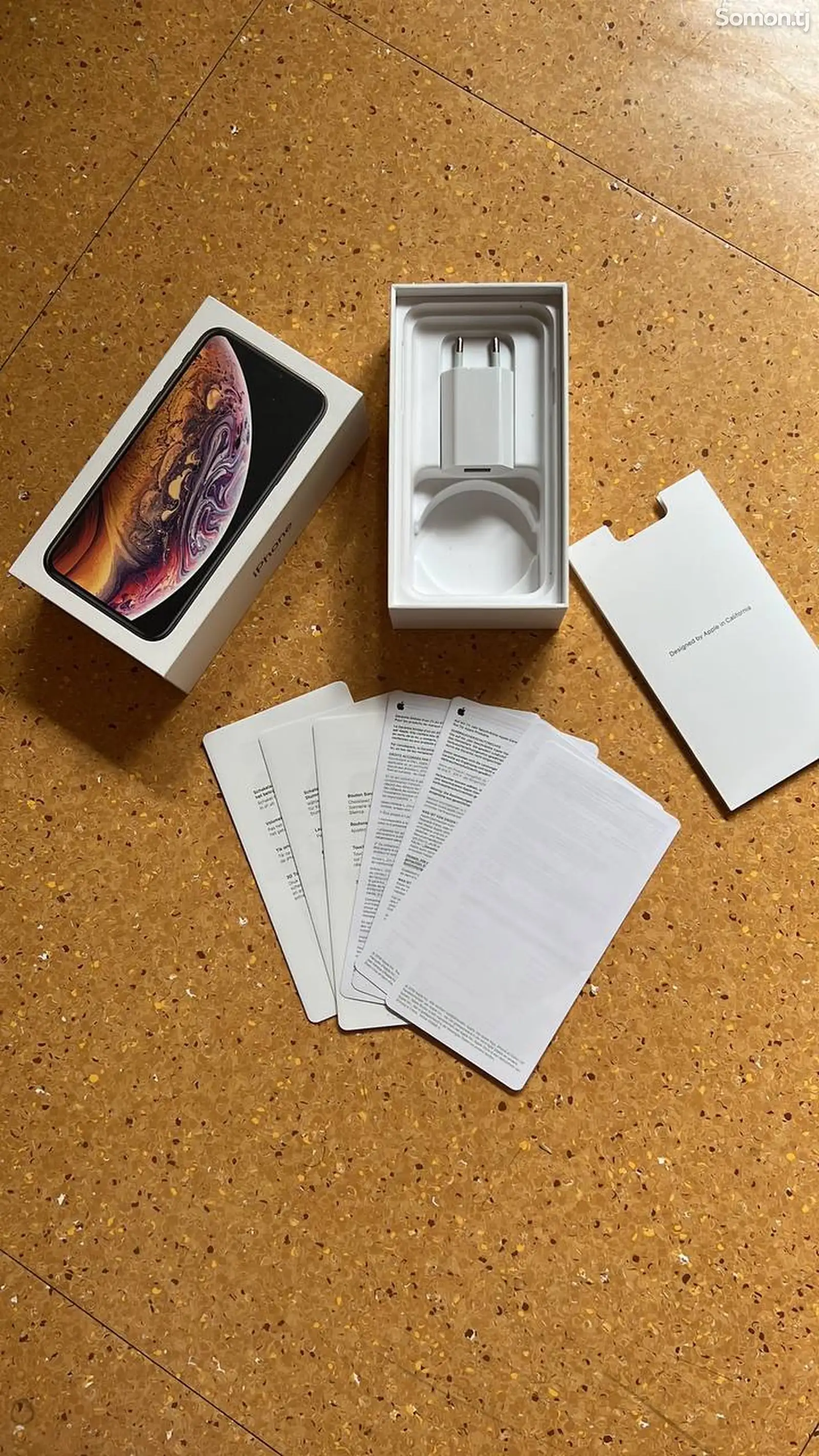 Apple iPhone Xs, 64 gb, Gold-1