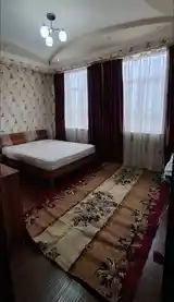 3-комн. квартира, 4 этаж, 90м², 102мкр, Главный роддом-2