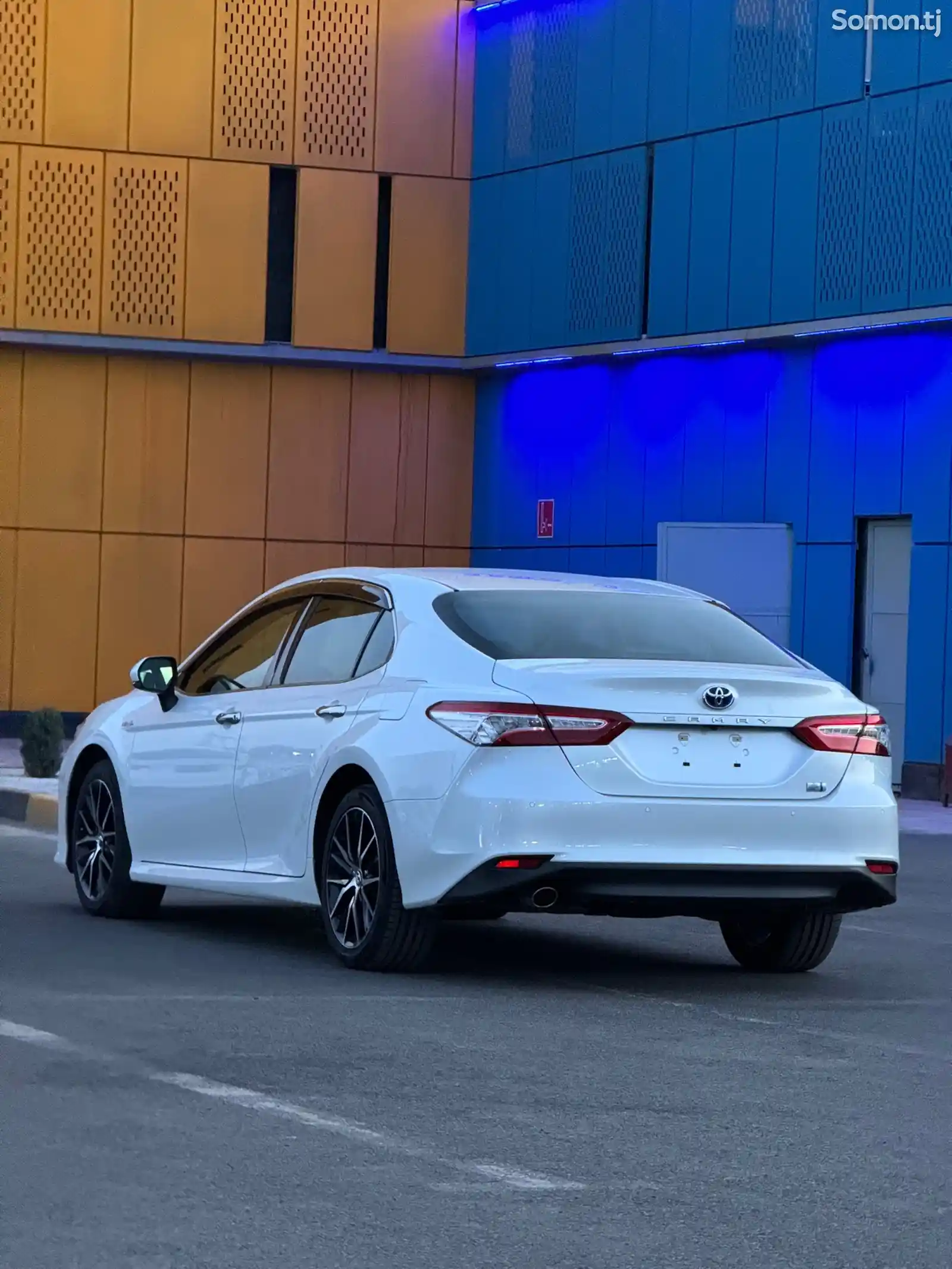 Toyota Camry, 2018-6