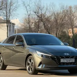 Hyundai Elantra, 2022