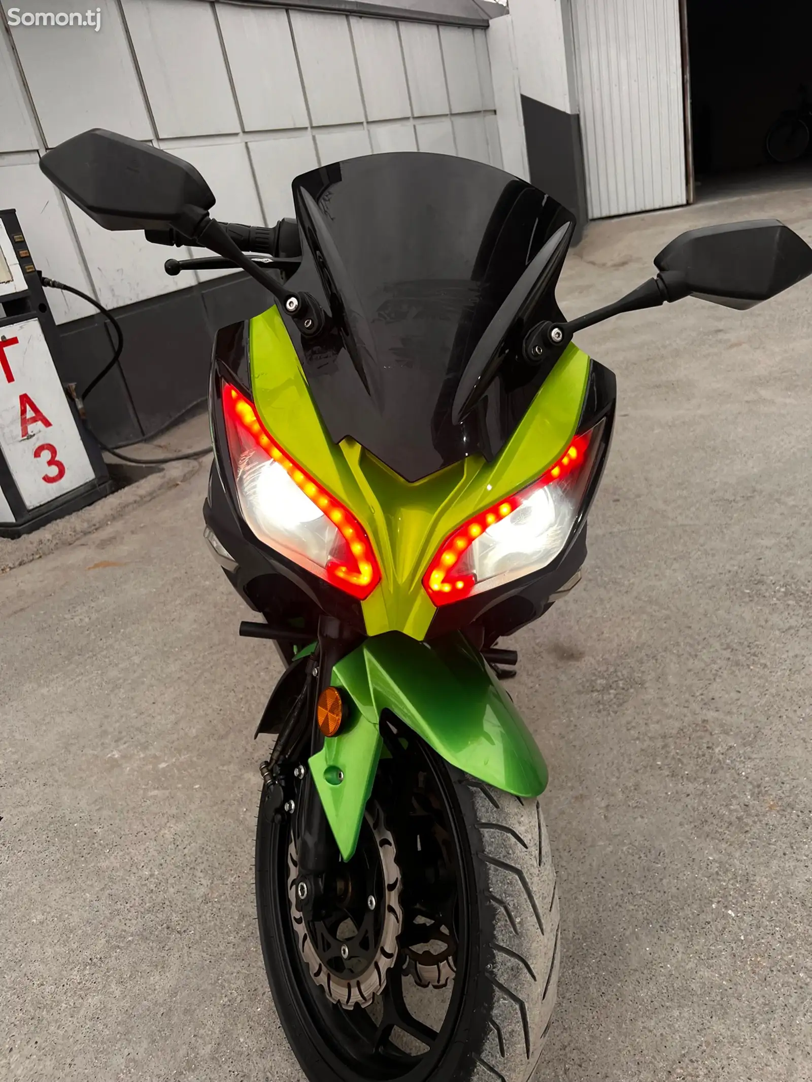 Мотоцикл Kawasaki-1