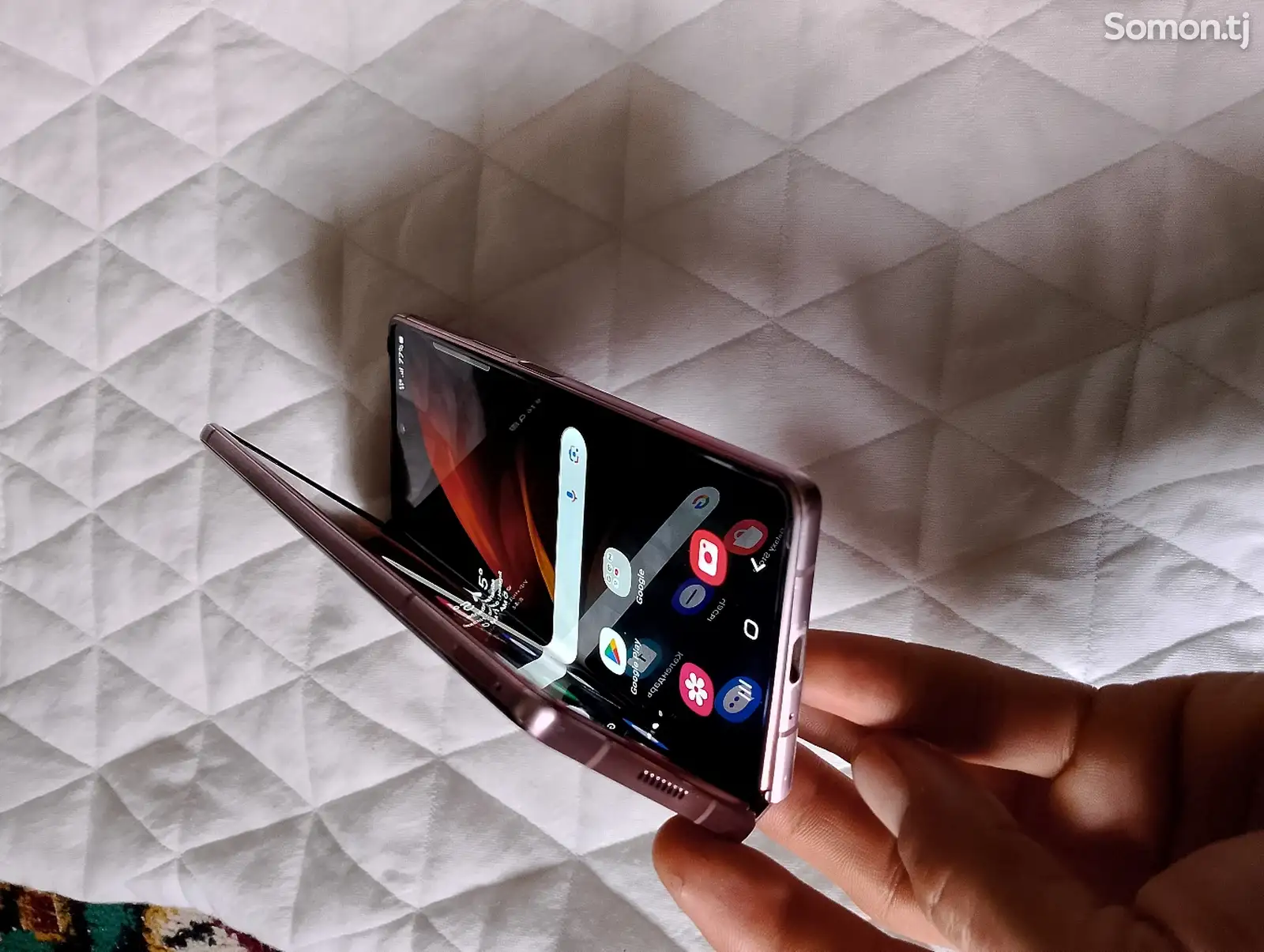 Samsung Galaxy Z Fold2-1