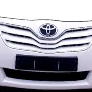 Передний бампер на Toyota Camry 45