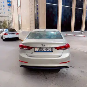 Hyundai Elantra, 2017