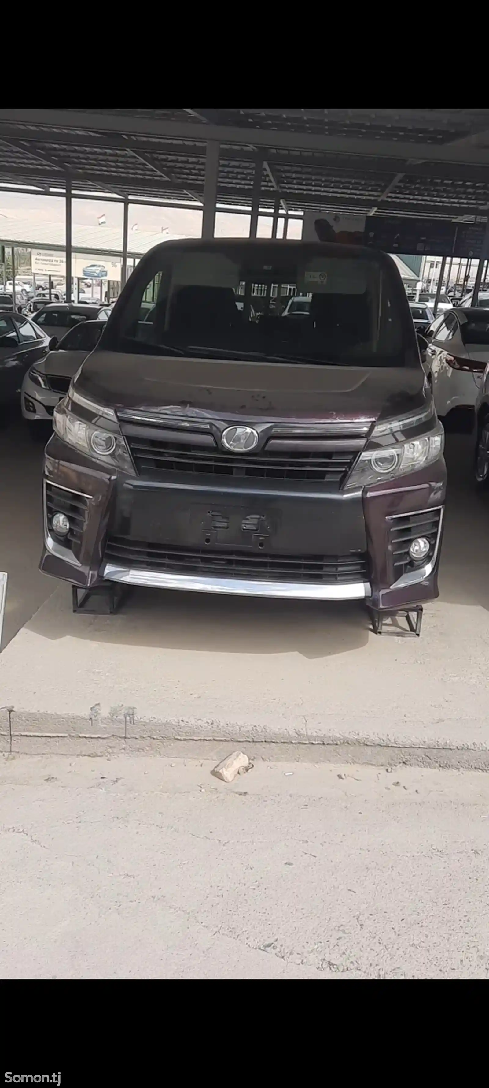 Toyota Voxy, 2014-8