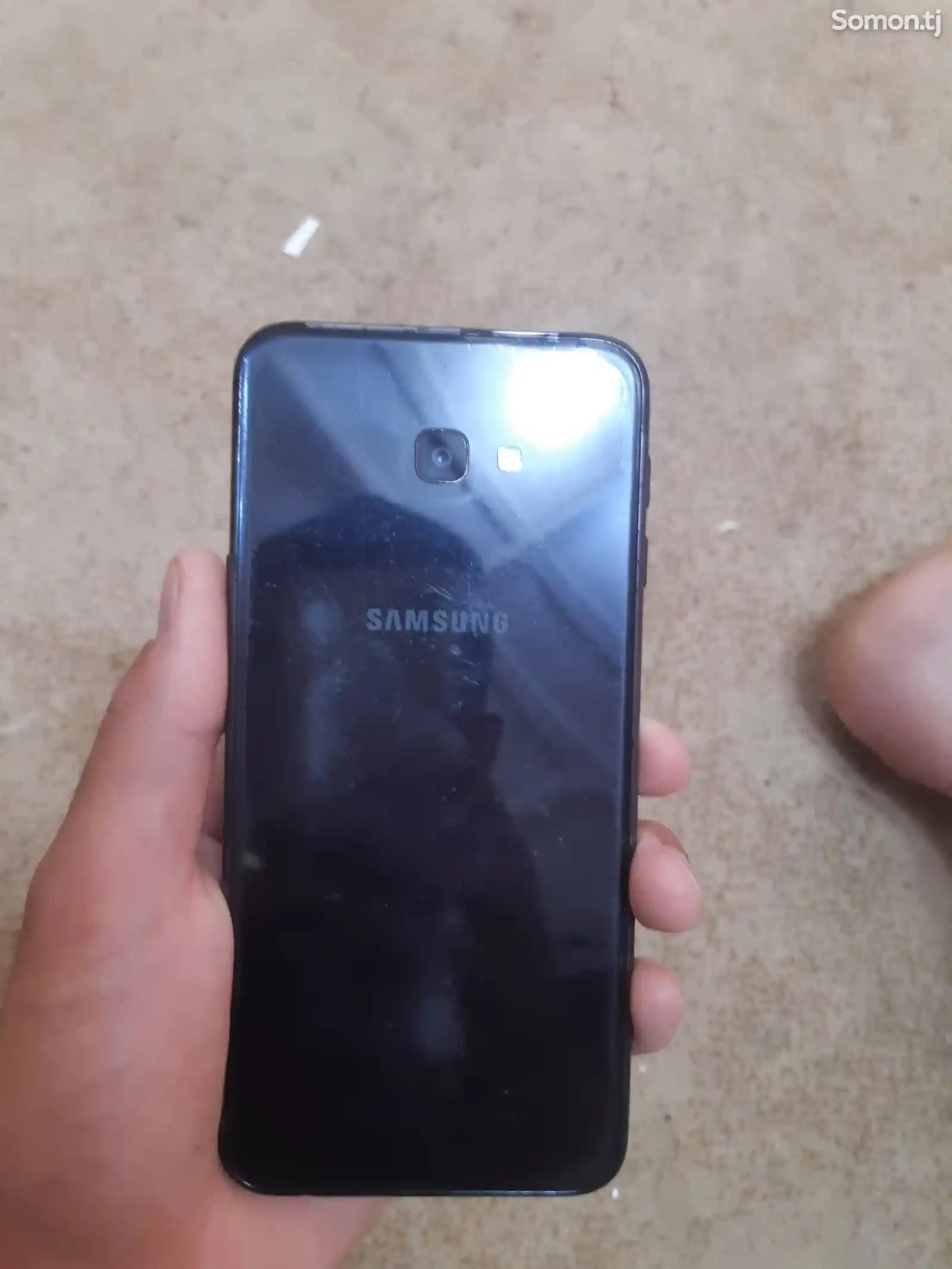 Samsung Galaxy j4+-3