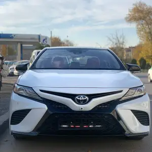 Toyota Camry, 2018