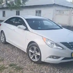 Hyundai Sonata, 2011