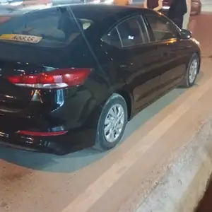 Hyundai Elantra, 2017