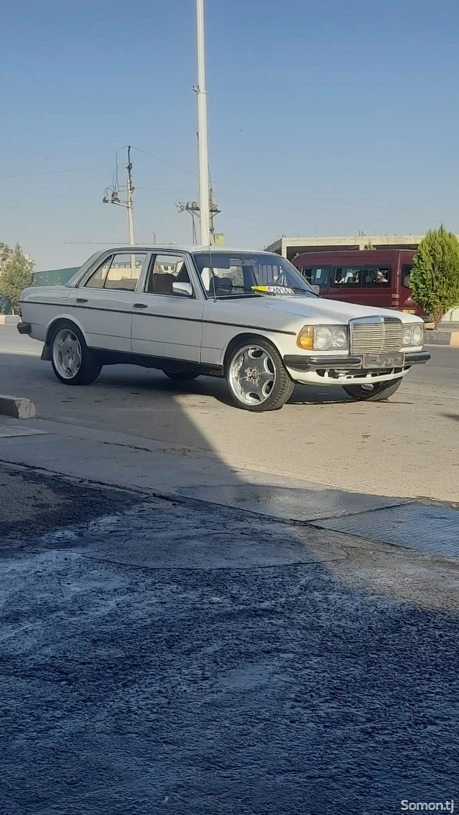 Mercedes-Benz W201, 1982-3